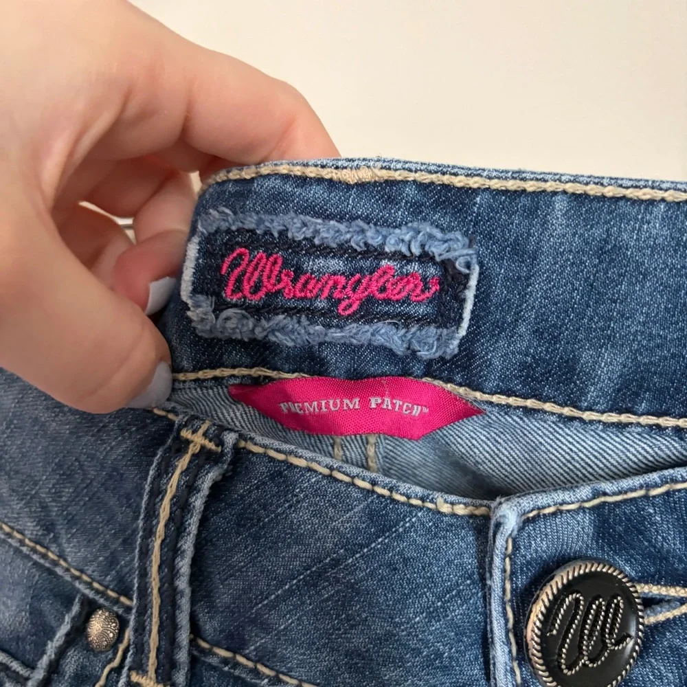 Wrangler low rise medium wash denim jeans - Picture 6 of 12